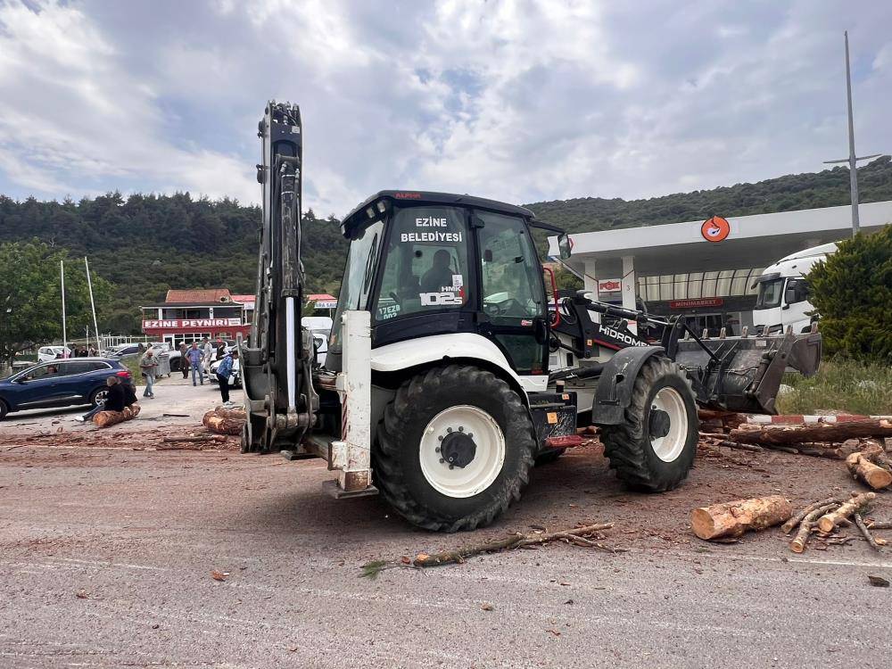 Biri yolcu otobüsü 3 araç kaza yaptı! 8 ölü, çok sayıda yaralı var 1